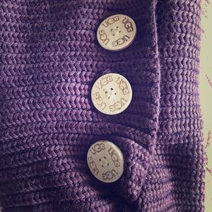 Worn once Bailey Button knit burgundy Uggs